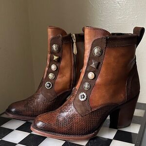 Brown Leather and snake skin elegant Cuadra Ankle Boots